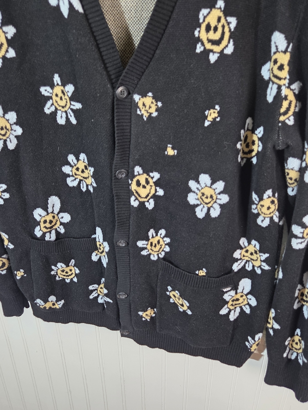 Vans Men’s Large Black Smiley Daisy Cardigan Sweater Cotton V Neck Button Front - Picture 11 of 13